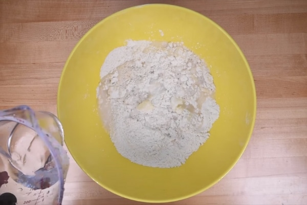 mezcla de ingredientes para la masa para baleadas
